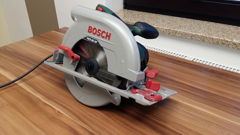 Bosch Handkreissäge PKS 66 AF HomeSeries mit Führungsschiene
