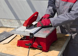 Fliesen elektrisch schneiden