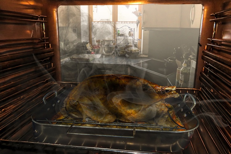 Einen stark verschmutzten Backofen reinigen